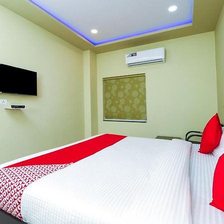 Oyo 27902 Center Point The Hotel Visakhapatnam Exterior foto