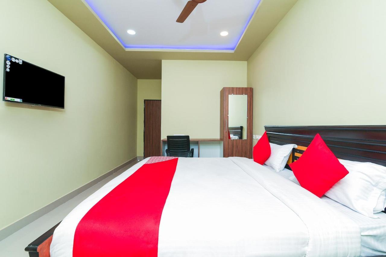 Oyo 27902 Center Point The Hotel Visakhapatnam Exterior foto